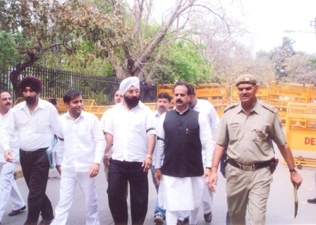 J.s Nayol, D.S Gill and Arvind Bedi and others proceeding towards town hall to hand over a representation of commissioners MCD after the demonstration