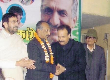J.s Nayol facilitating Sh. J.P Aggarwal MP and President DPCC along with Sh. Rajesh Yadav EXMC at a 