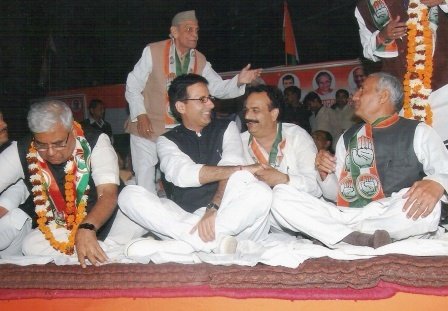  Sh. J.s Nayol with Randip Singh Surjewala, Sh. R.K Gupta and Sh. Bhagwan Yadav on stage during elec