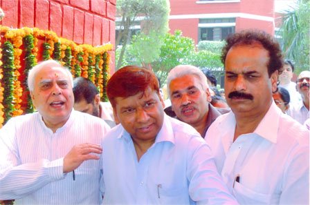 Minister of HRD Sh. Kapil Sibal, Principal KN P.Pure Sh. Amit Sharma and J.s Nayol at the inaugurati