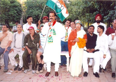 J.s Nayol campaigning in Pitampura during elections in 2007